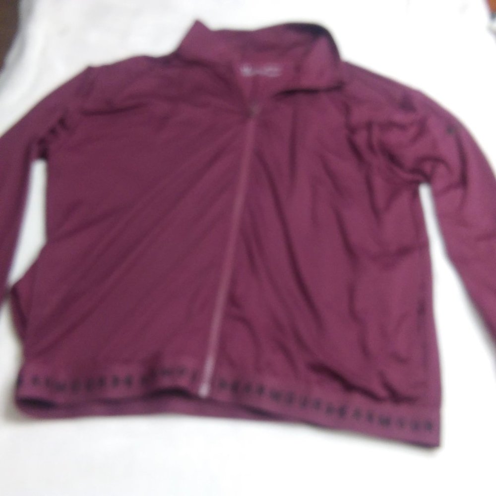 Under Armour Loose lightweight zip up jacket size Med